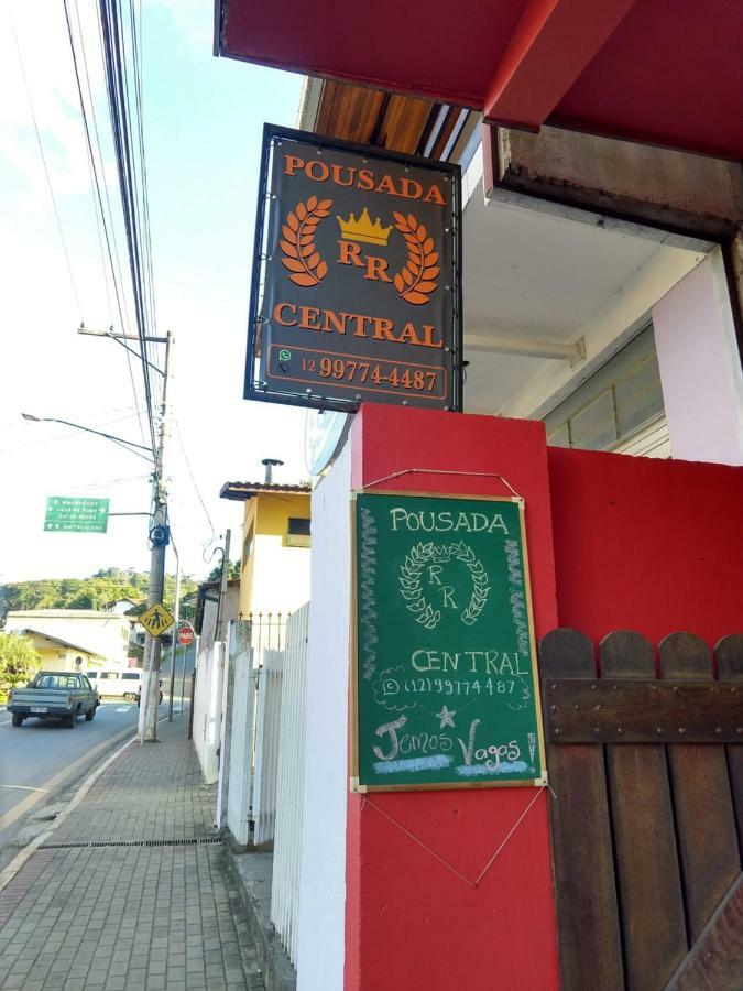 Pousada Rr Central กังโปสดูจอร์เดา ภายนอก รูปภาพ